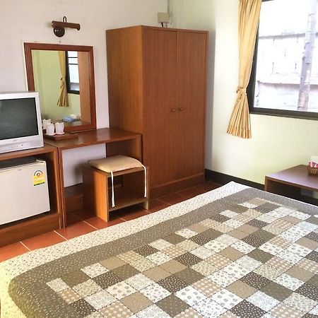 Ban Suan Klang Muang Resort Мае Хонг Сон Екстериор снимка