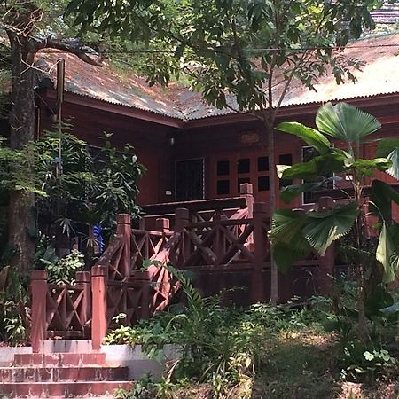 Ban Suan Klang Muang Resort Мае Хонг Сон Екстериор снимка
