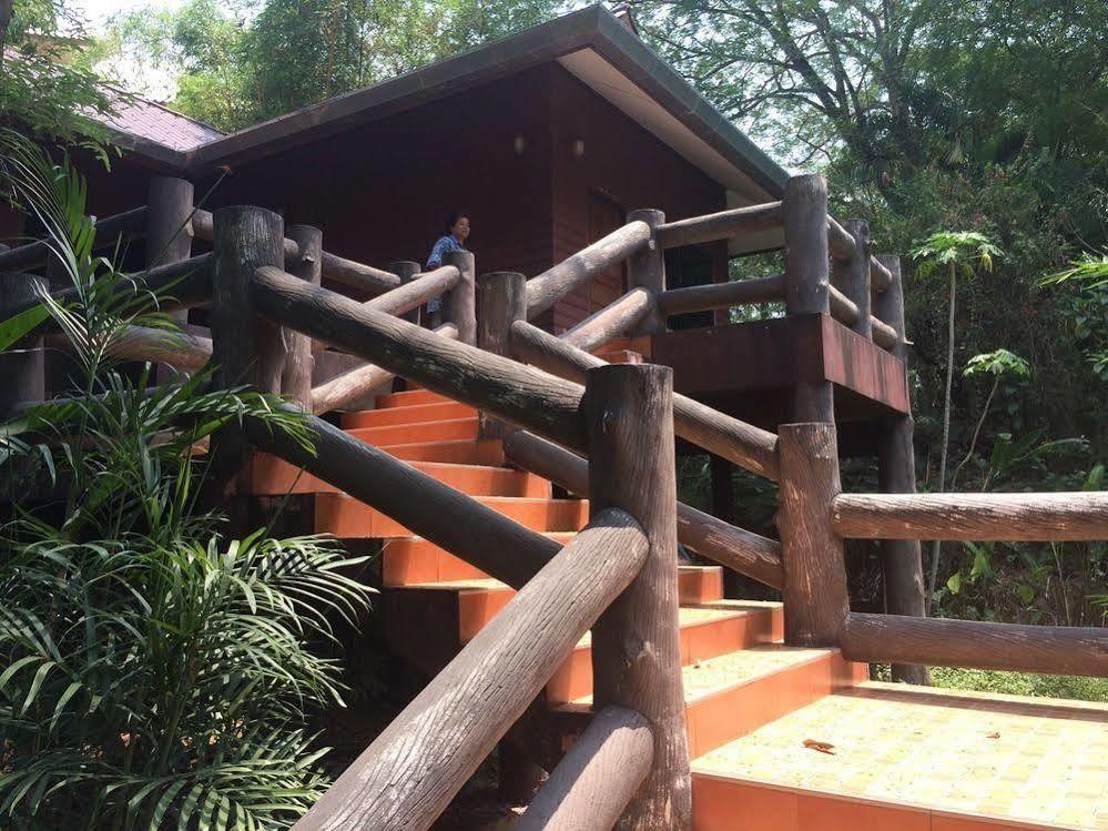 Ban Suan Klang Muang Resort Мае Хонг Сон Екстериор снимка