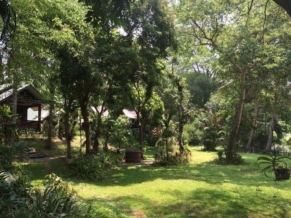 Ban Suan Klang Muang Resort Мае Хонг Сон Екстериор снимка