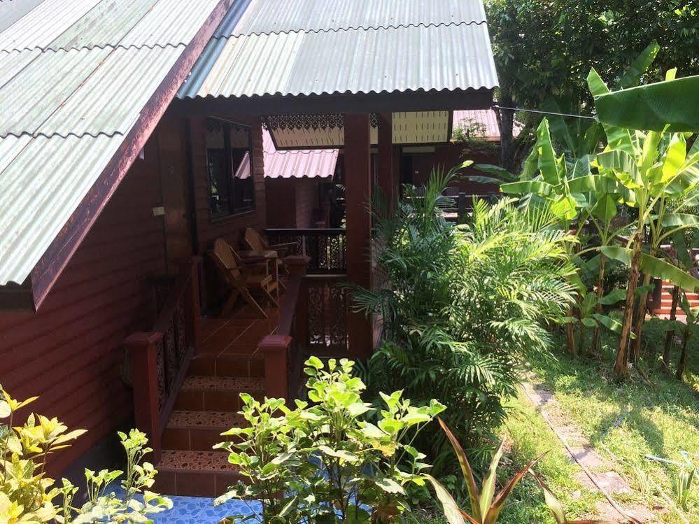 Ban Suan Klang Muang Resort Мае Хонг Сон Екстериор снимка