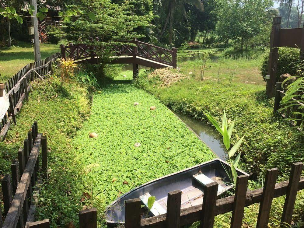 Ban Suan Klang Muang Resort Мае Хонг Сон Екстериор снимка