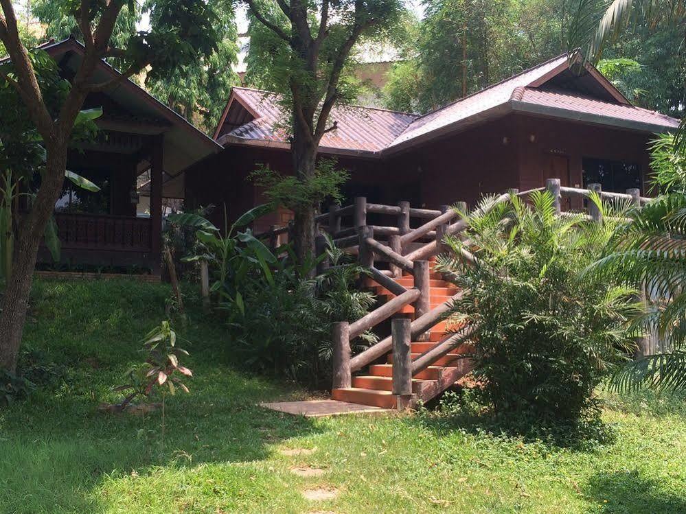 Ban Suan Klang Muang Resort Мае Хонг Сон Екстериор снимка