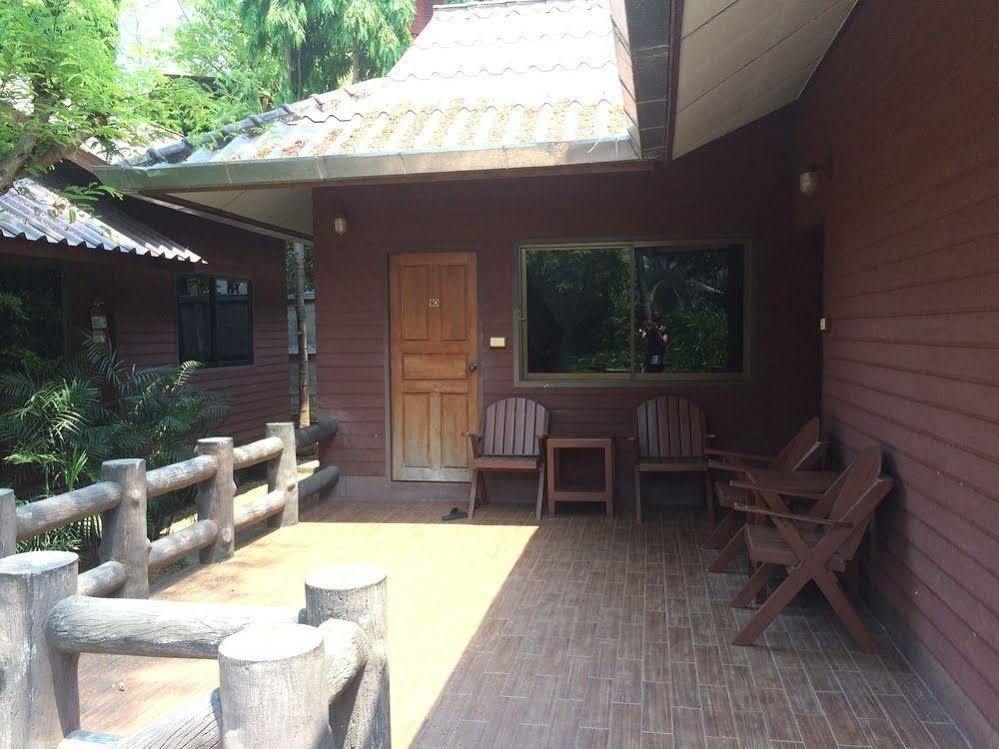 Ban Suan Klang Muang Resort Мае Хонг Сон Екстериор снимка