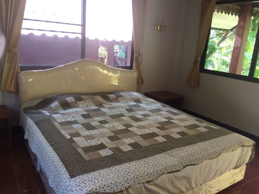Ban Suan Klang Muang Resort Мае Хонг Сон Екстериор снимка